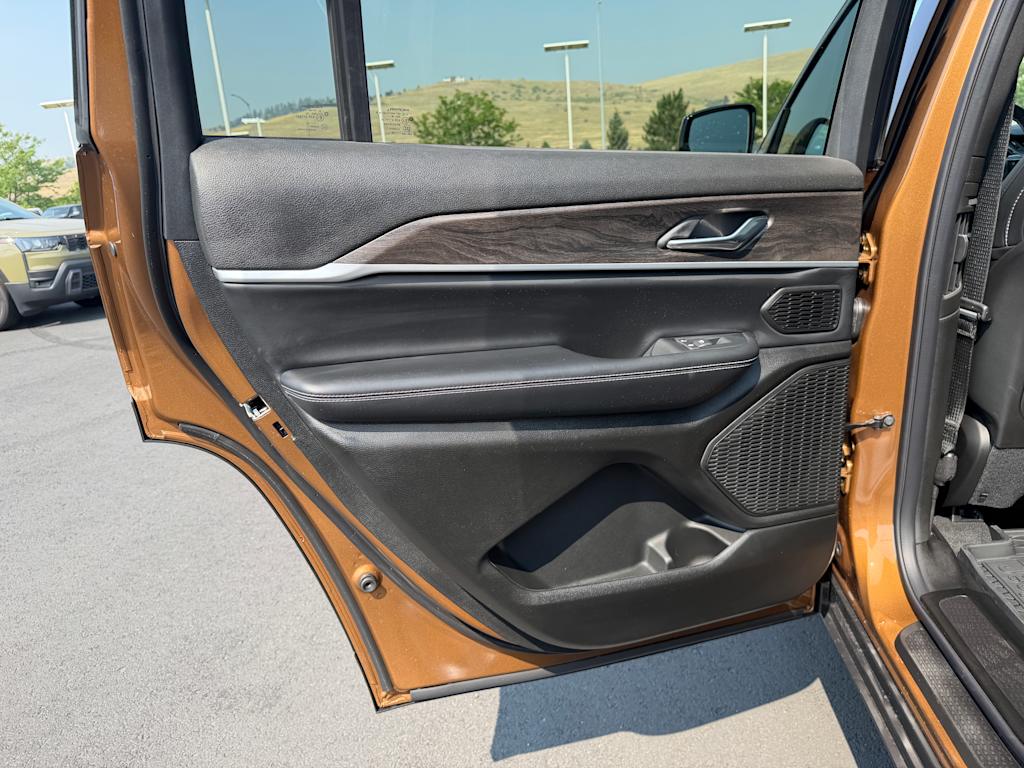 Thumbnail: 2026 Jeep Grand Cherokee L - 30
