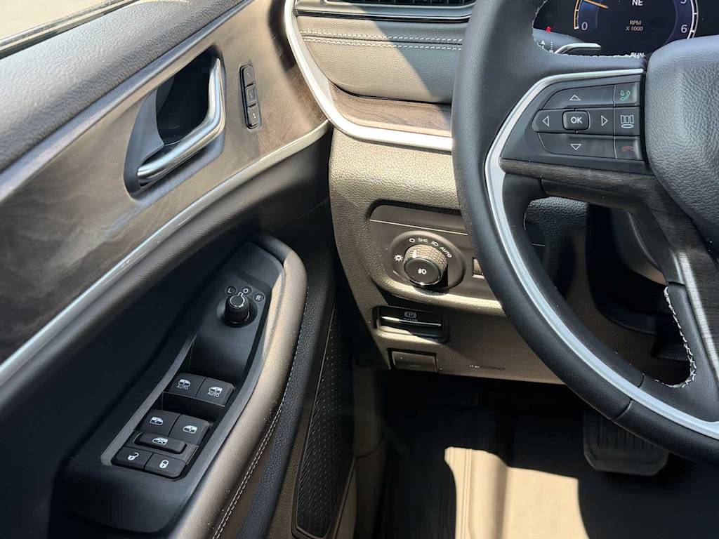 Thumbnail: 2026 Jeep Grand Cherokee L - 32