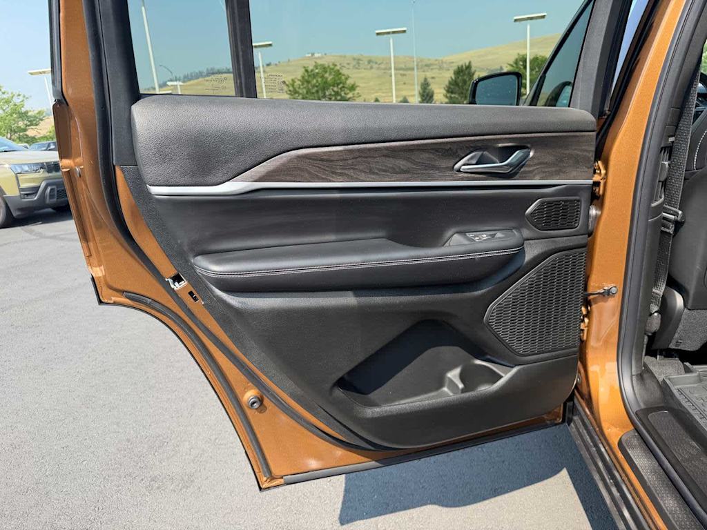 Thumbnail: 2026 Jeep Grand Cherokee L - 37