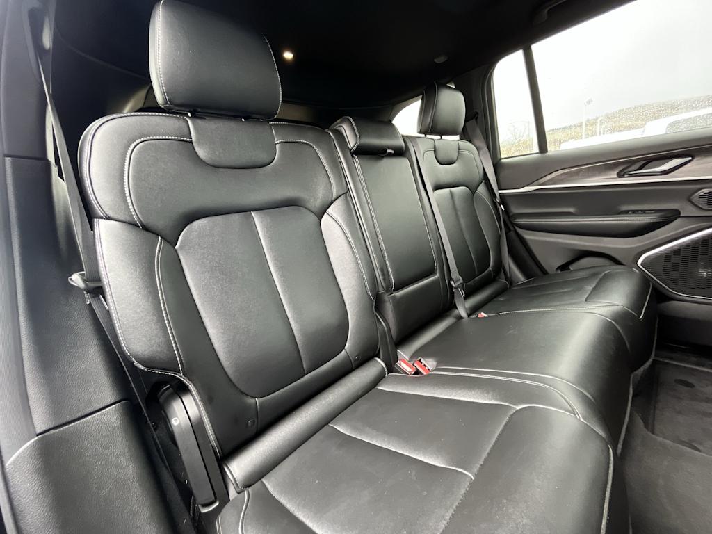 Thumbnail: 2024 Jeep Grand Cherokee - 18