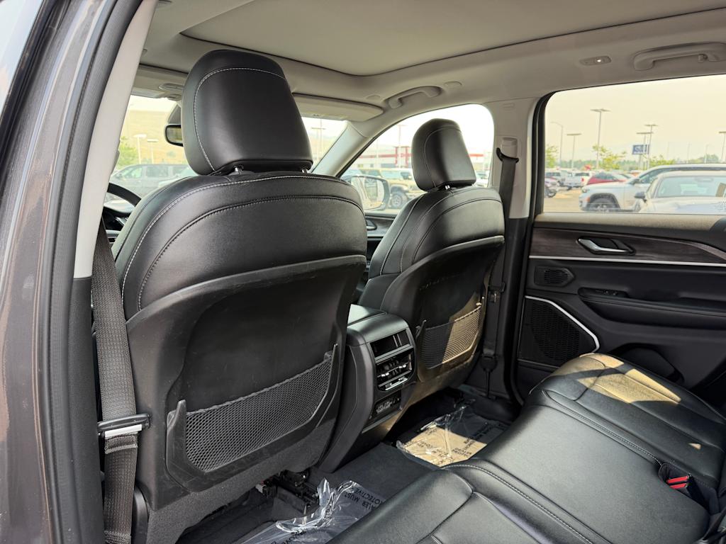 Thumbnail: 2024 Jeep Grand Cherokee - 9
