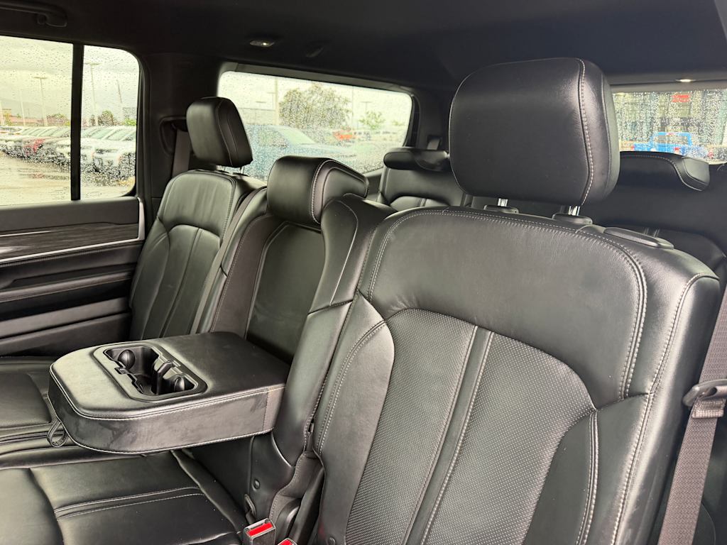Thumbnail: 2022 Jeep Wagoneer - 8