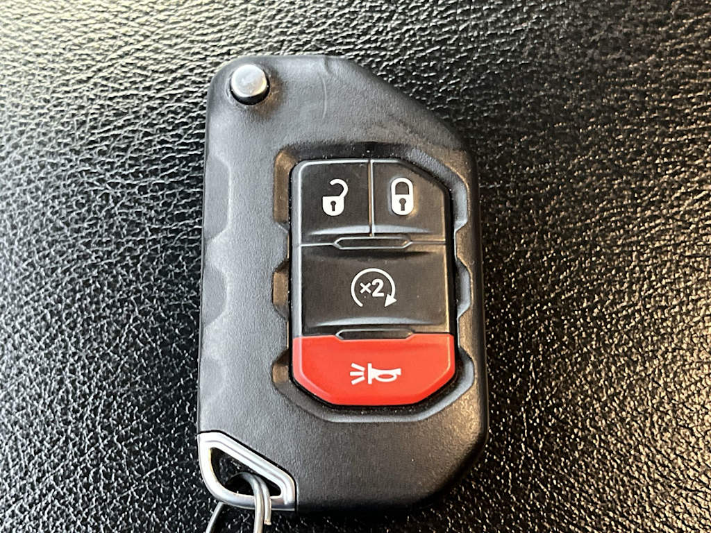 Thumbnail: 2023 Jeep Gladiator - 19