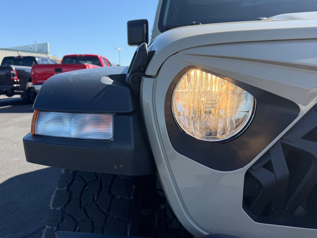 Thumbnail: 2022 Jeep Gladiator - 18