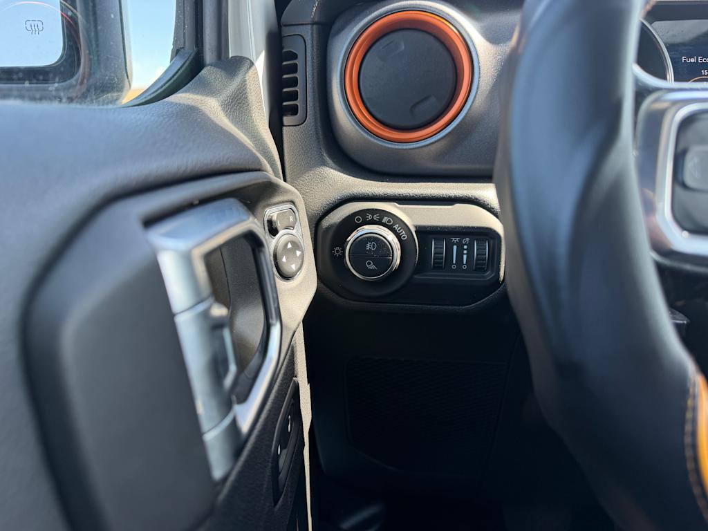 Thumbnail: 2021 Jeep Gladiator - 21