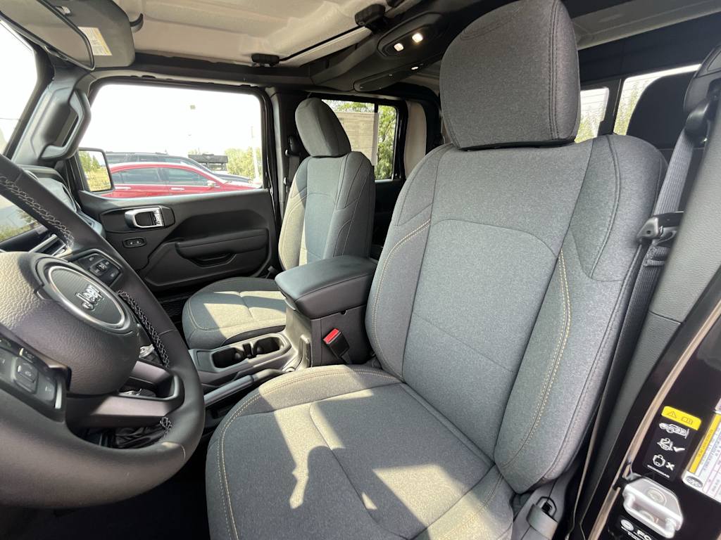 Thumbnail: 2025 Jeep Gladiator - 10