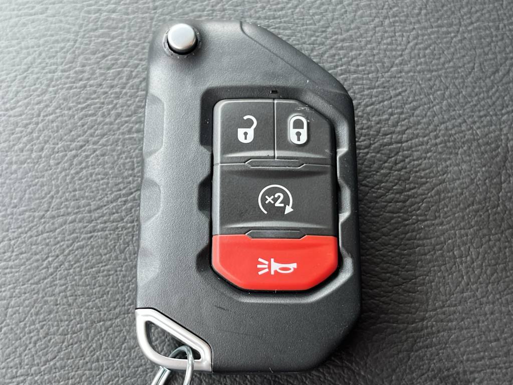 Thumbnail: 2025 Jeep Gladiator - 18