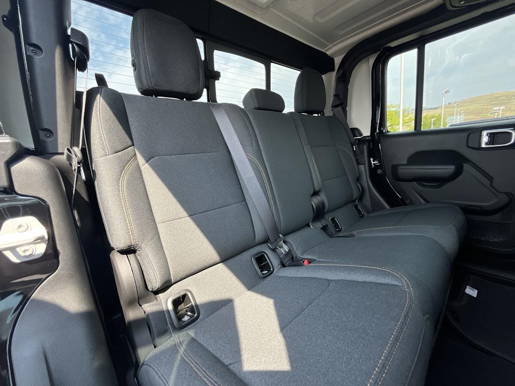 Thumbnail: 2025 Jeep Gladiator - 21