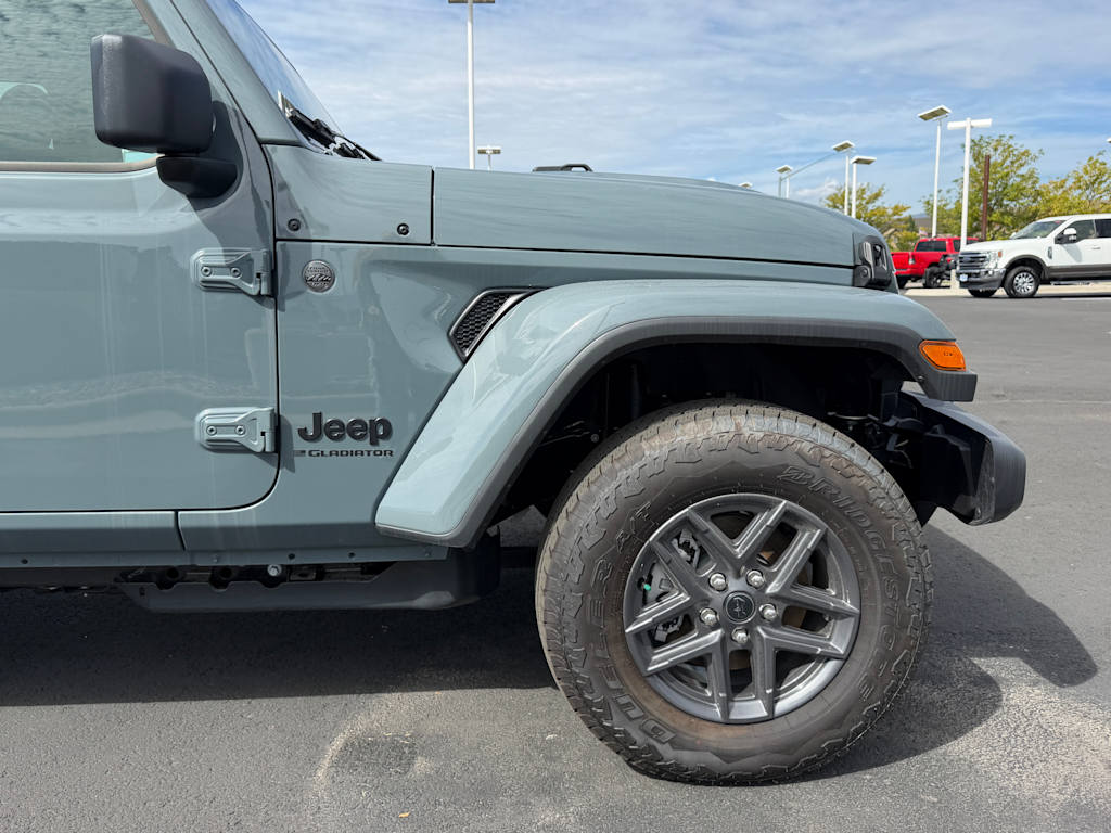 Thumbnail: 2026 Jeep Gladiator - 7