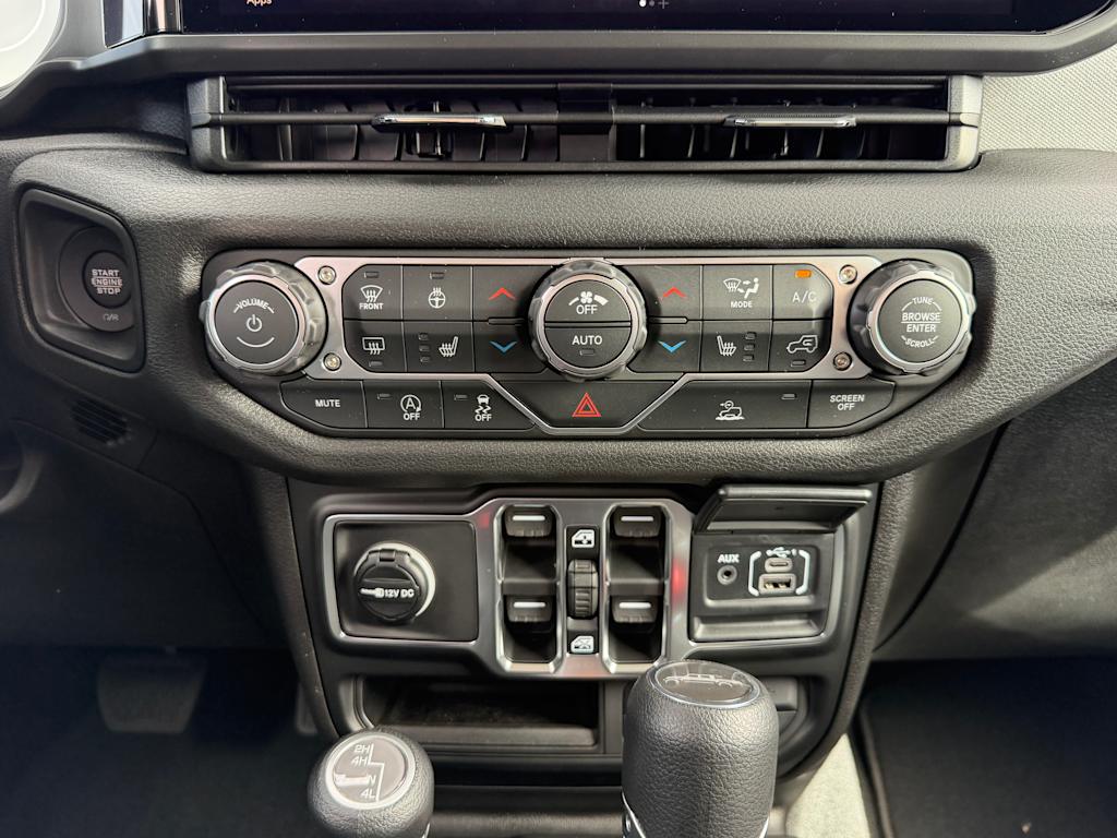 Thumbnail: 2026 Jeep Gladiator - 21