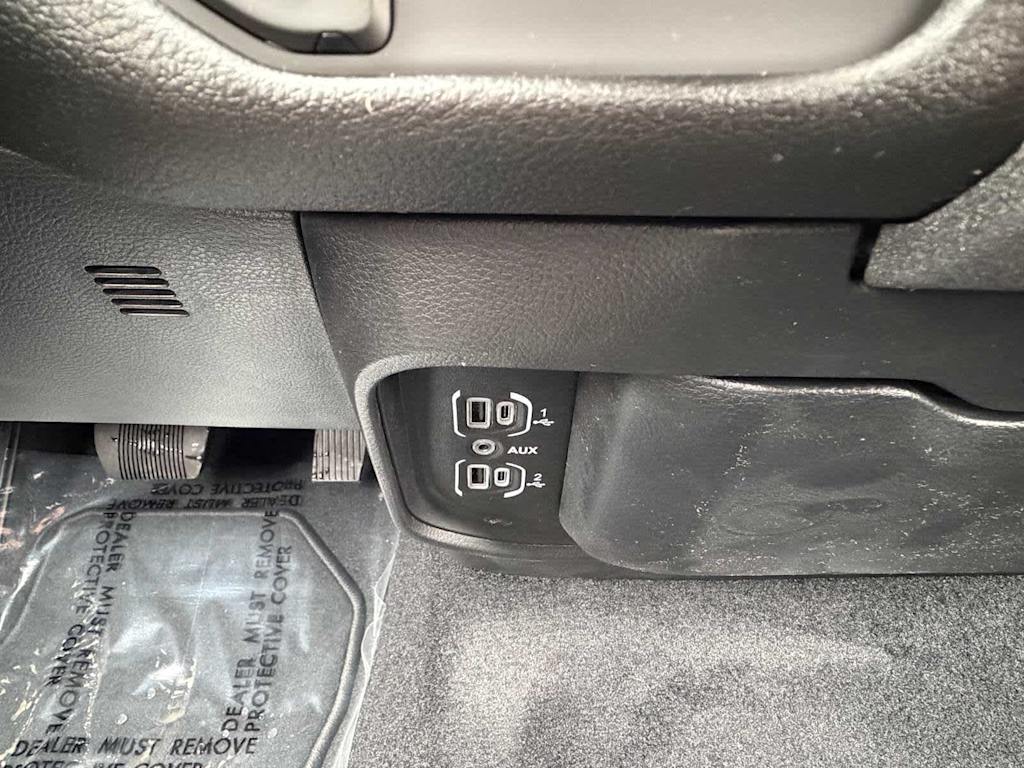 Thumbnail: 2026 RAM 1500 - 32