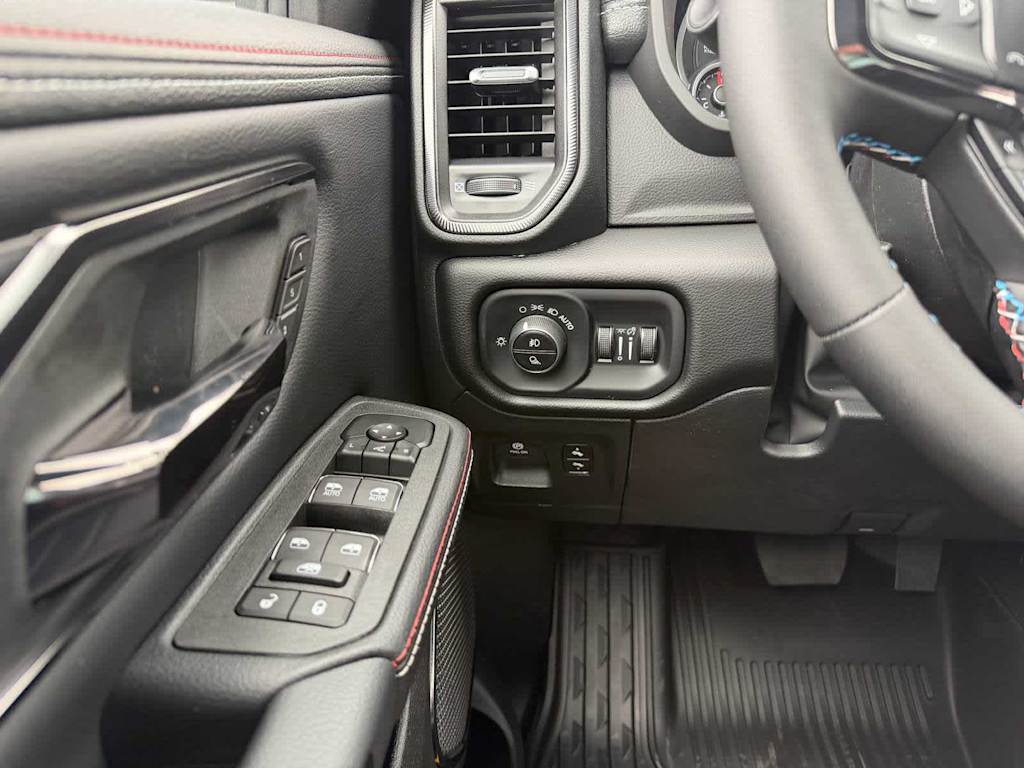 Thumbnail: 2026 RAM 1500 - 26