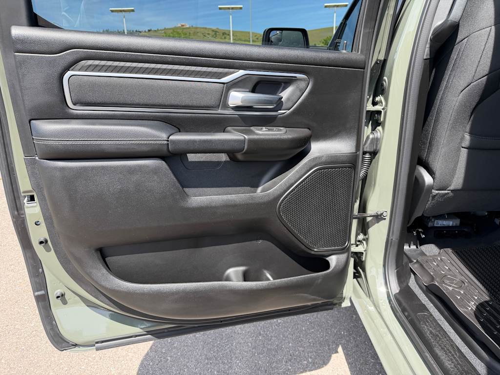 Thumbnail: 2026 RAM 1500 - 32