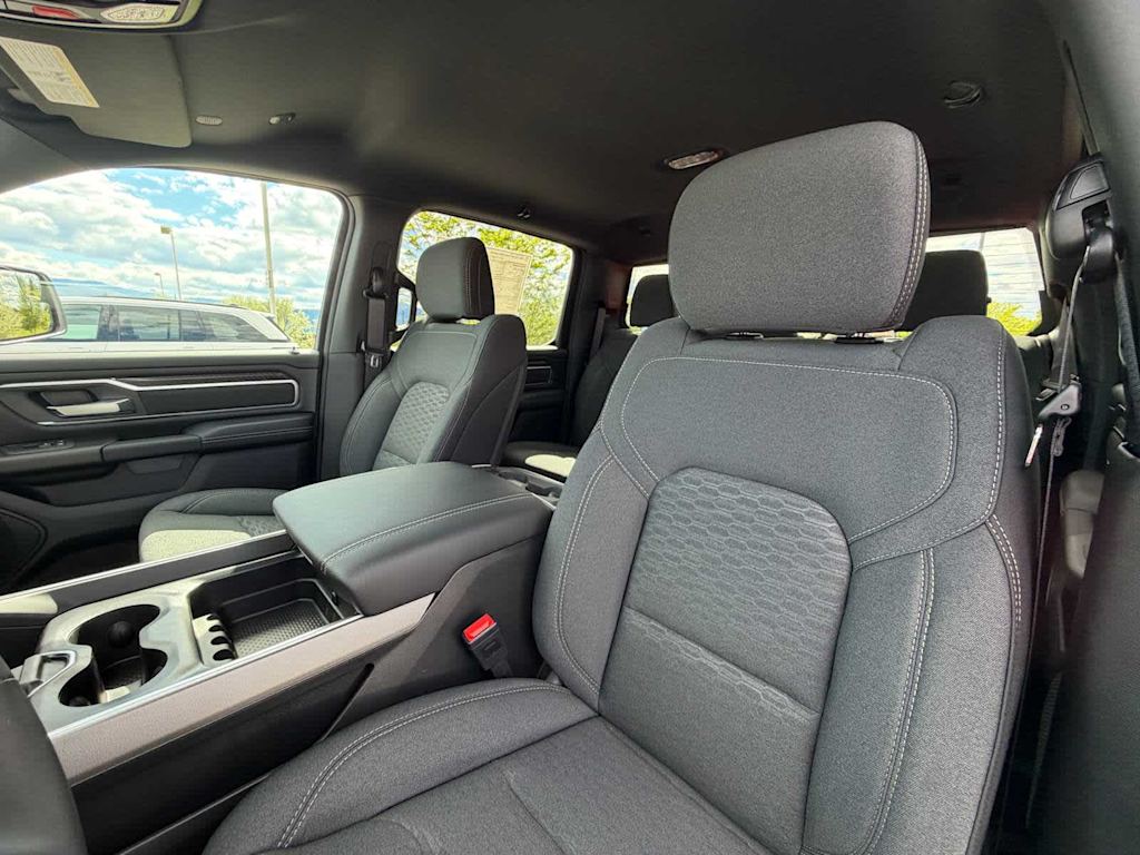 Thumbnail: 2026 RAM 1500 - 9
