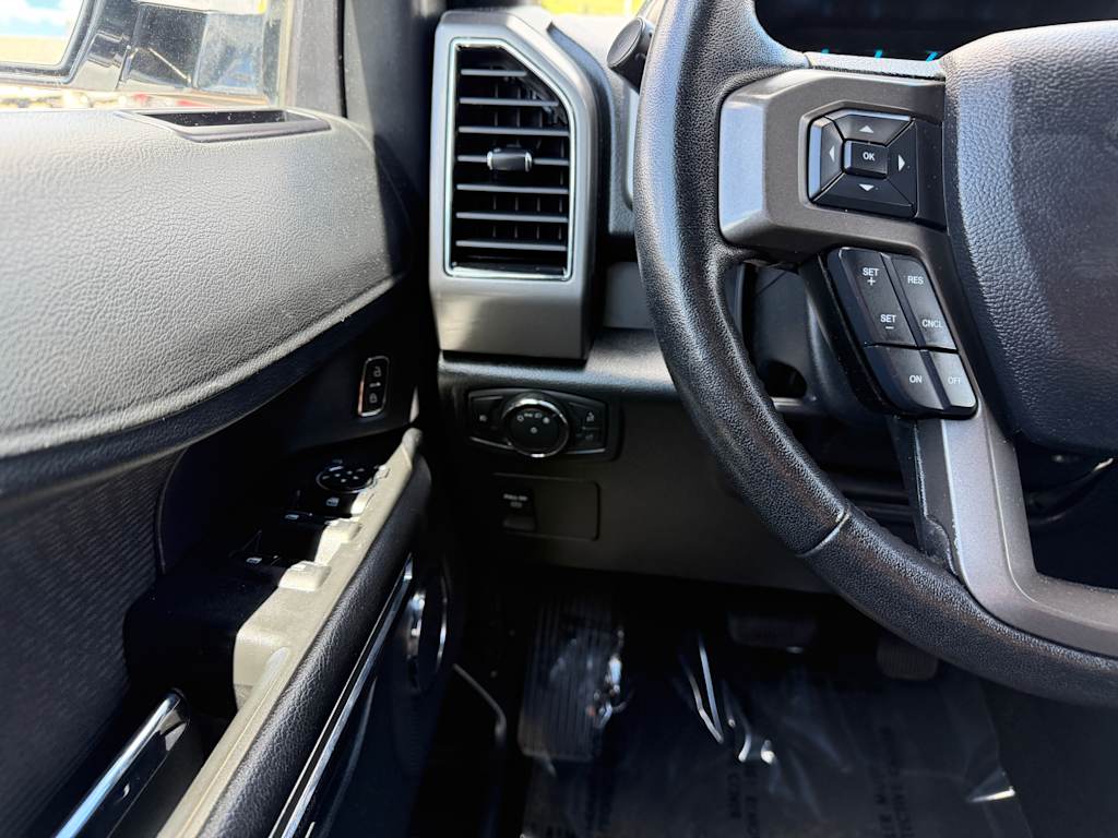 Thumbnail: 2020 Ford Expedition - 16