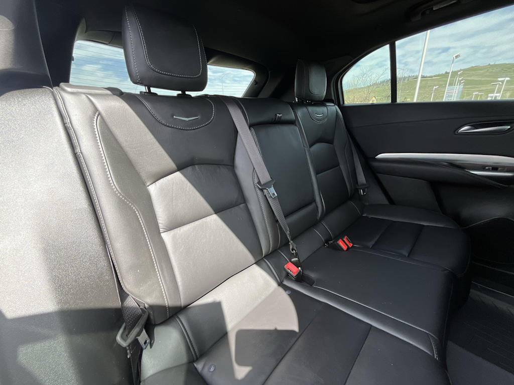 Thumbnail: 2023 Cadillac XT4 - 21