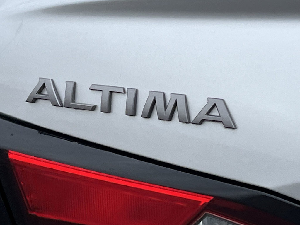 2023 Nissan Altima SR 7