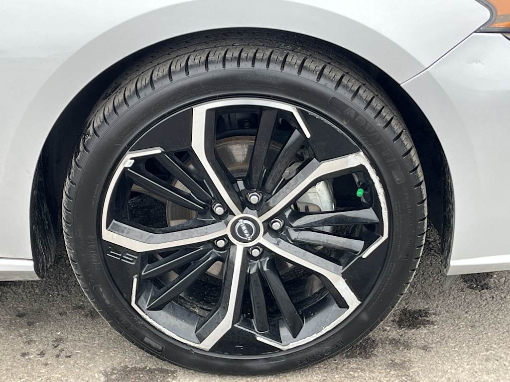 2023 Nissan Altima SR 8