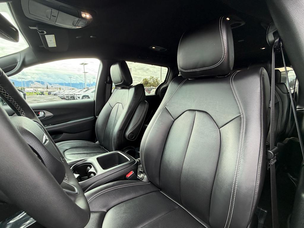 Thumbnail: 2026 Chrysler Pacifica - 7