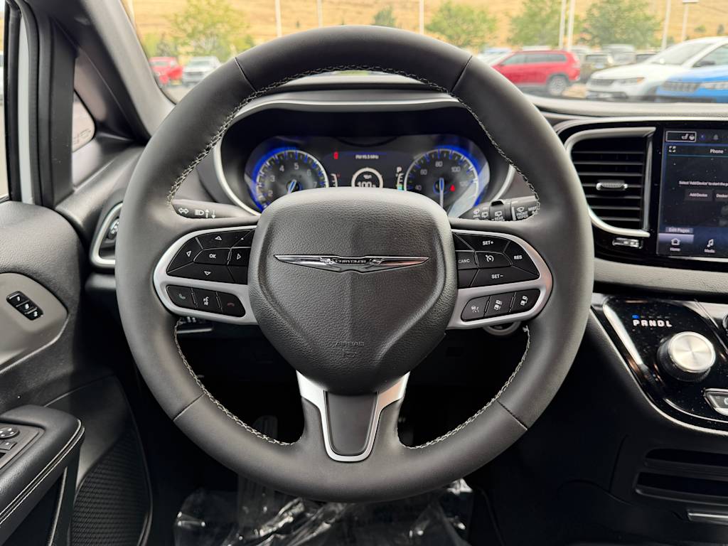 Thumbnail: 2026 Chrysler Pacifica - 6