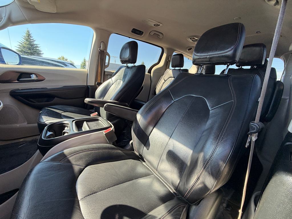 Thumbnail: 2018 Chrysler Pacifica - 7