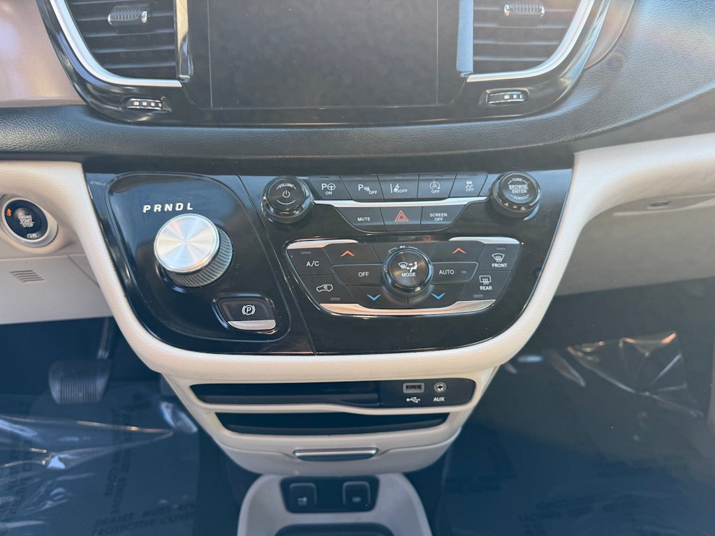 Thumbnail: 2018 Chrysler Pacifica - 15