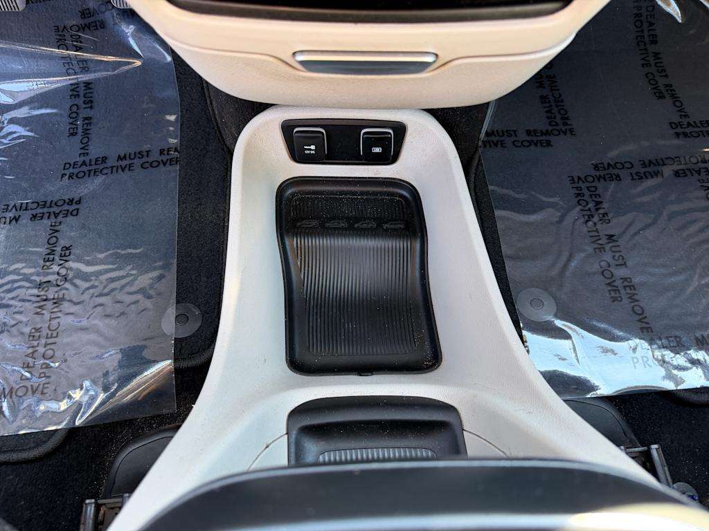 Thumbnail: 2018 Chrysler Pacifica - 17