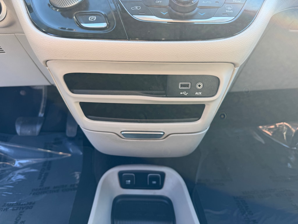 Thumbnail: 2018 Chrysler Pacifica - 16