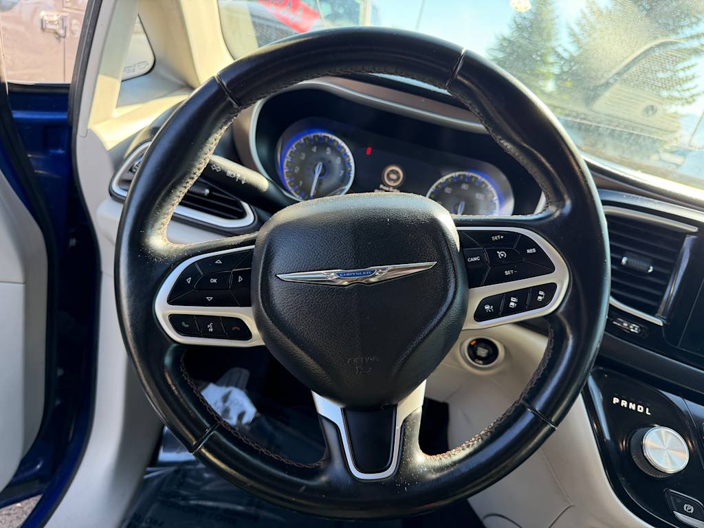 Thumbnail: 2018 Chrysler Pacifica - 6