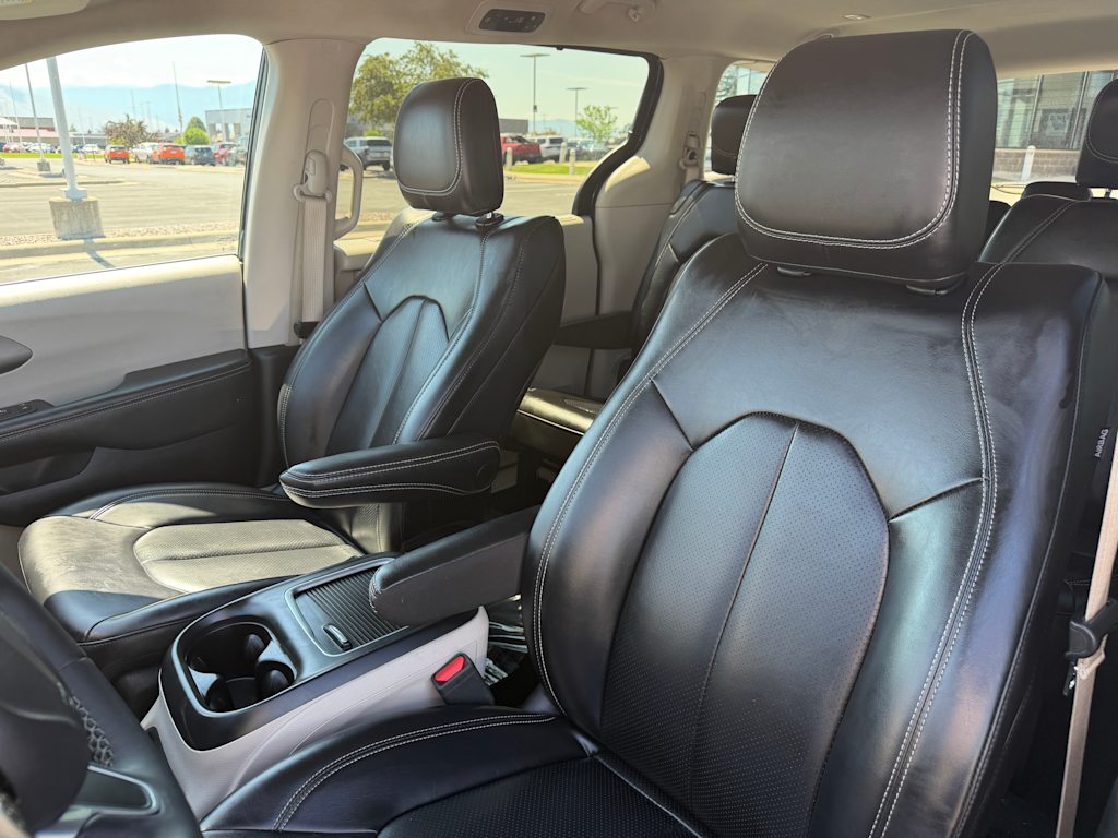 Thumbnail: 2023 Chrysler Pacifica - 8