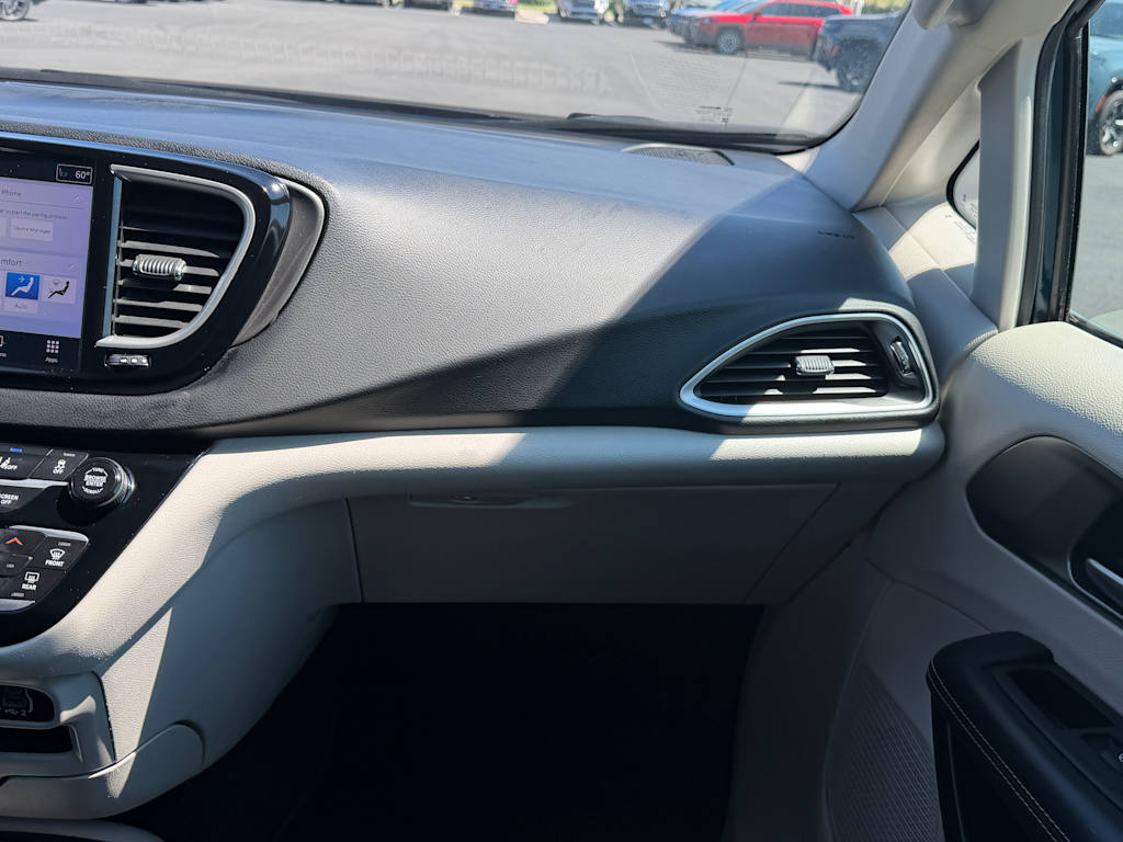Thumbnail: 2023 Chrysler Pacifica - 22