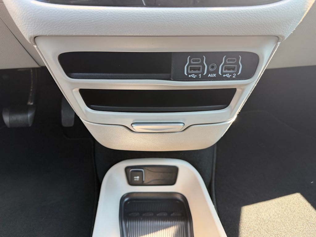 Thumbnail: 2023 Chrysler Pacifica - 24