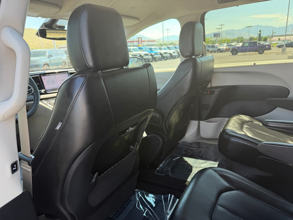 Thumbnail: 2023 Chrysler Pacifica - 33