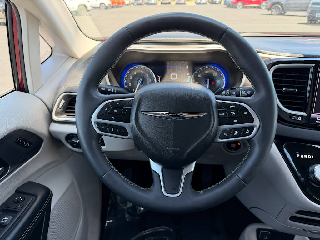 Thumbnail: 2023 Chrysler Pacifica - 6