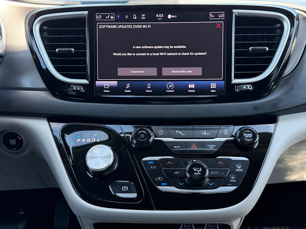 Thumbnail: 2023 Chrysler Pacifica - 9