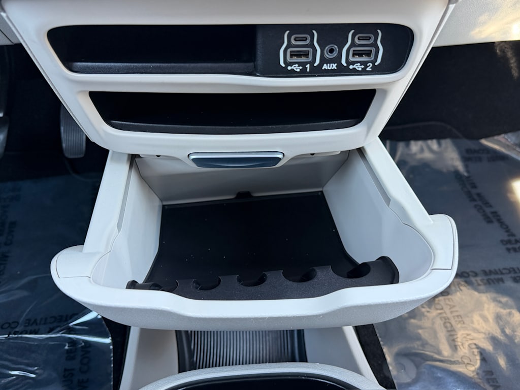 Thumbnail: 2023 Chrysler Pacifica - 11