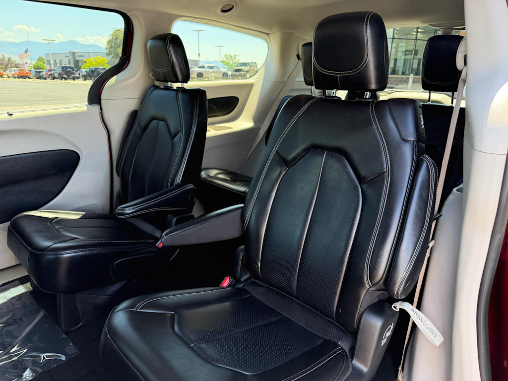 Thumbnail: 2023 Chrysler Pacifica - 32