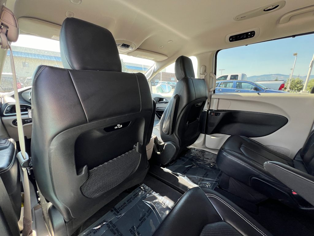 2022 Chrysler Pacifica Touring L 24