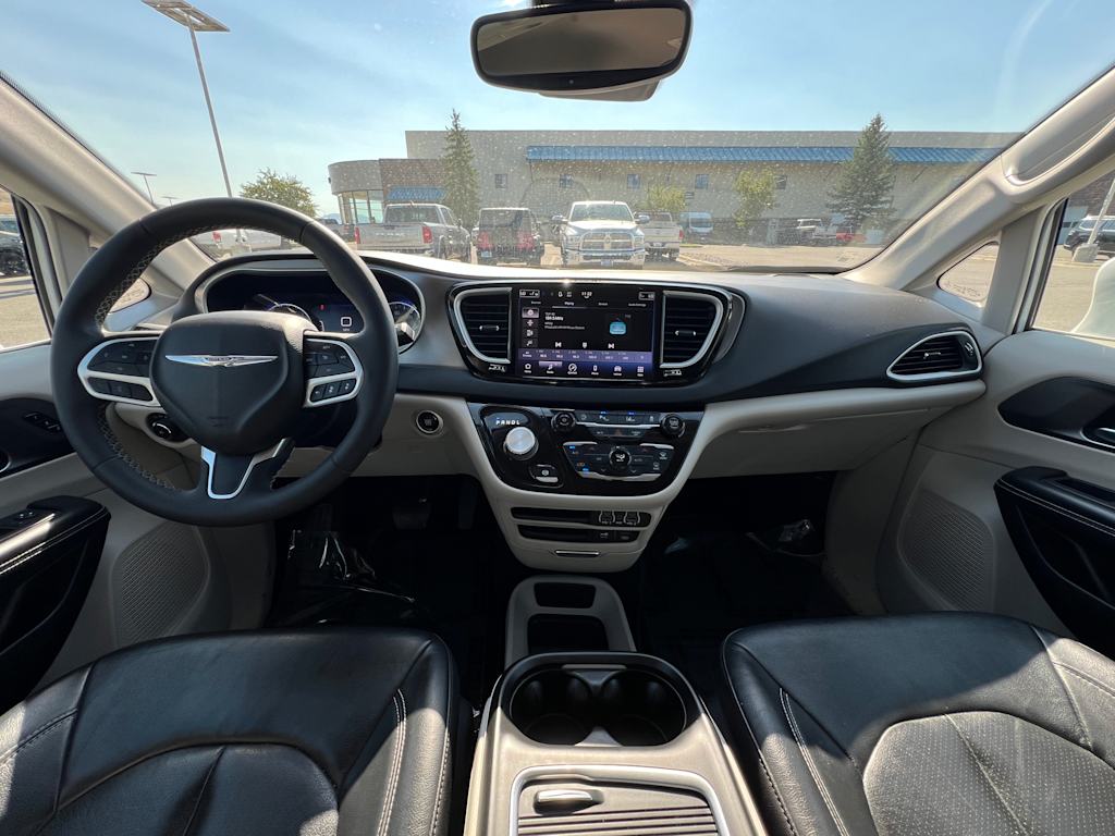 2022 Chrysler Pacifica Touring L 8