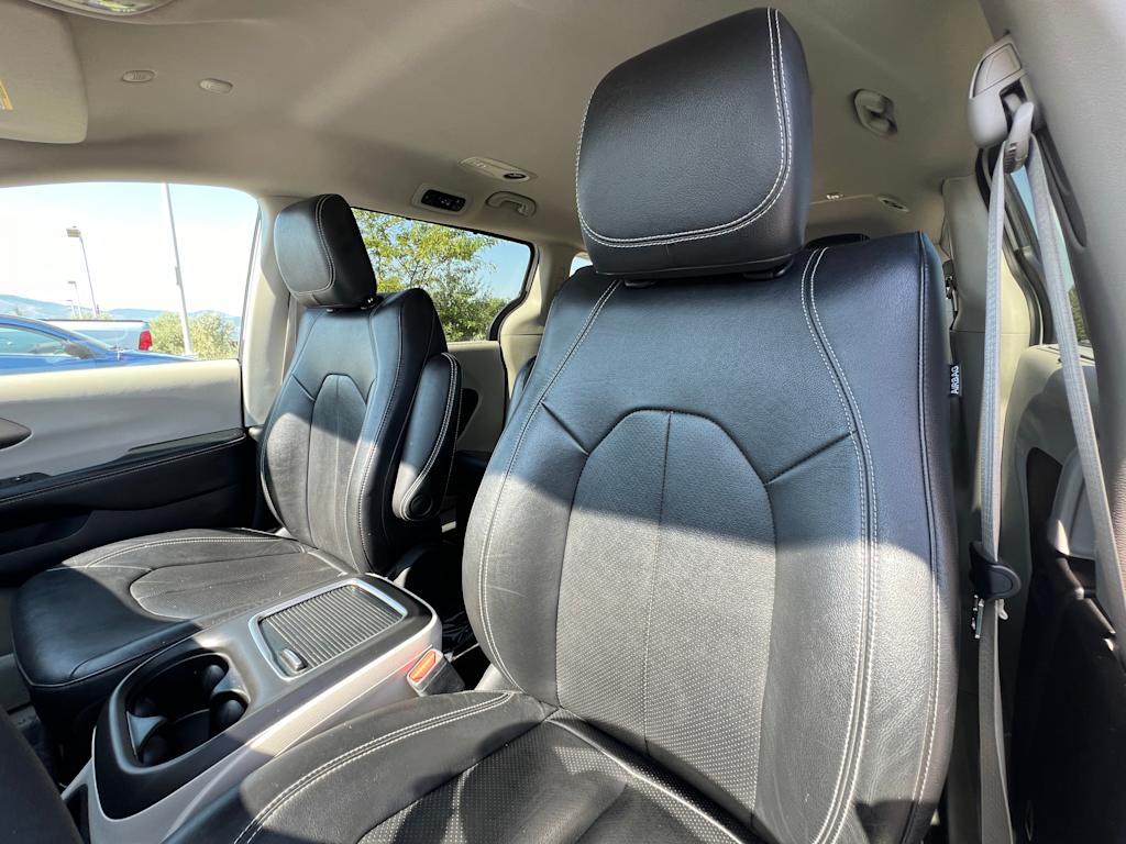 2022 Chrysler Pacifica Touring L 6