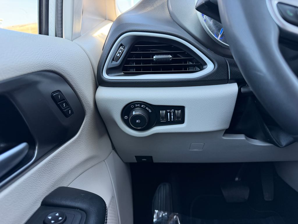 Thumbnail: 2024 Chrysler Pacifica - 19