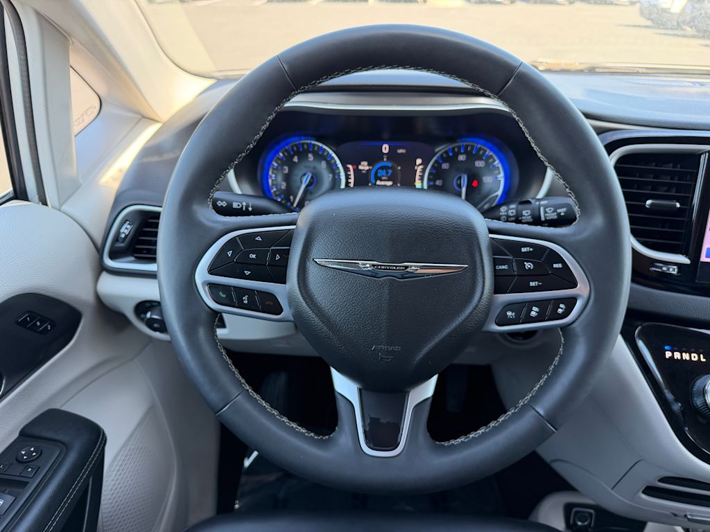 Thumbnail: 2024 Chrysler Pacifica - 6