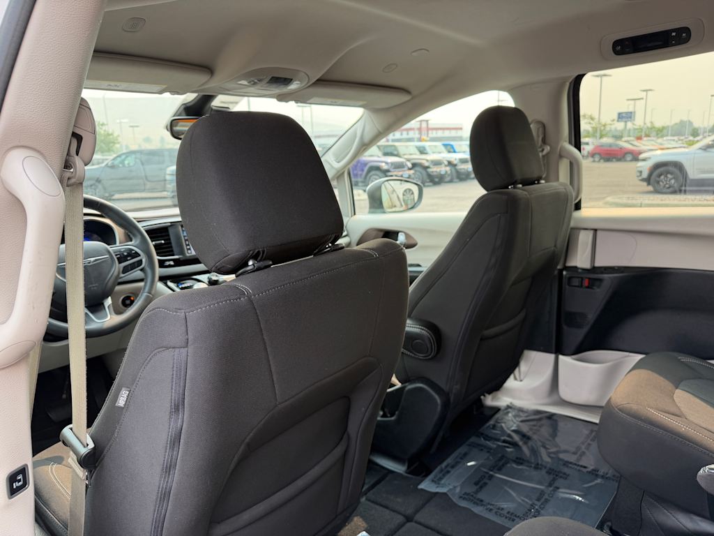 Thumbnail: 2023 Chrysler Voyager - 9