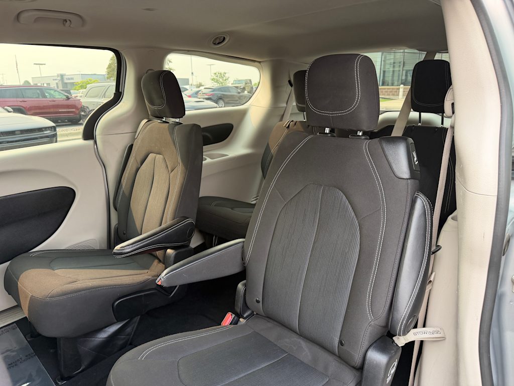 Thumbnail: 2023 Chrysler Voyager - 8