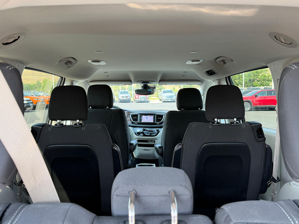 Thumbnail: 2023 Chrysler Voyager - 8