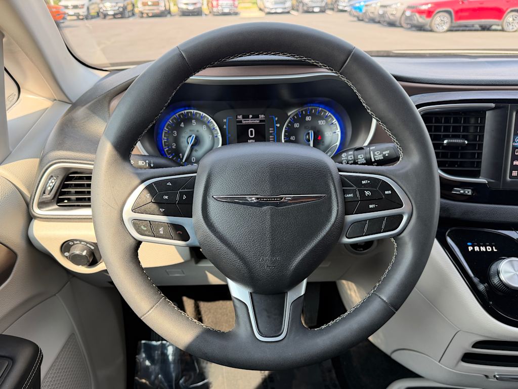 Thumbnail: 2023 Chrysler Voyager - 6