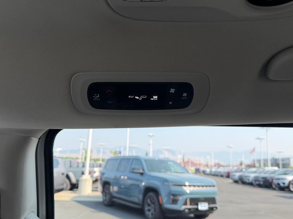 Thumbnail: 2023 Chrysler Voyager - 23