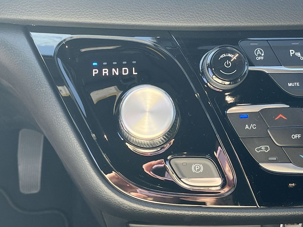 Thumbnail: 2025 Chrysler Voyager - 16