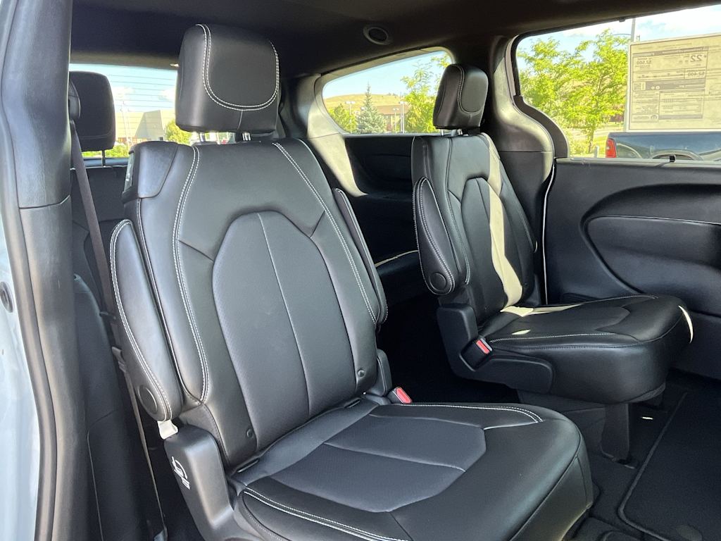 Thumbnail: 2025 Chrysler Voyager - 20