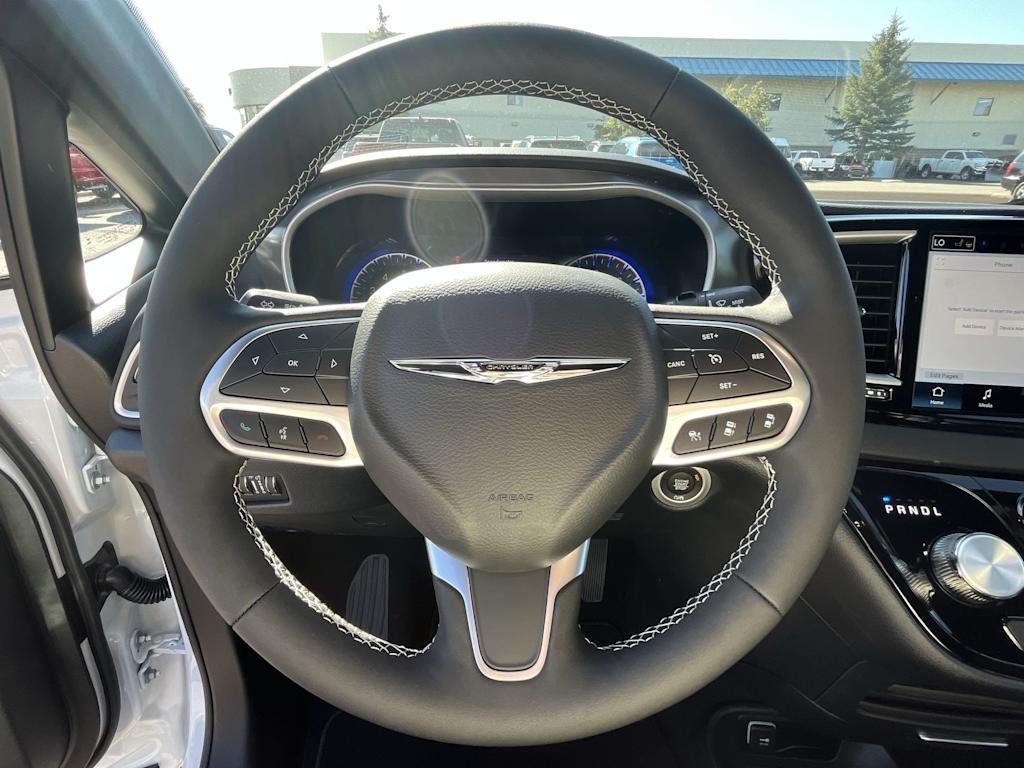 Thumbnail: 2025 Chrysler Voyager - 14